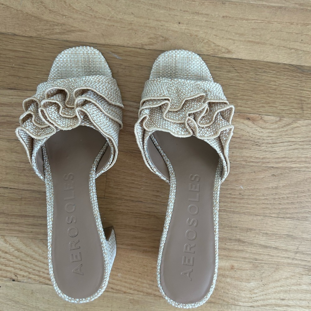 AEROSOLES Women's Tan Ruffle Slide Sandals